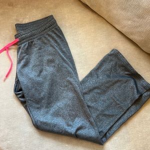Woman’s UA Storm sweatpants